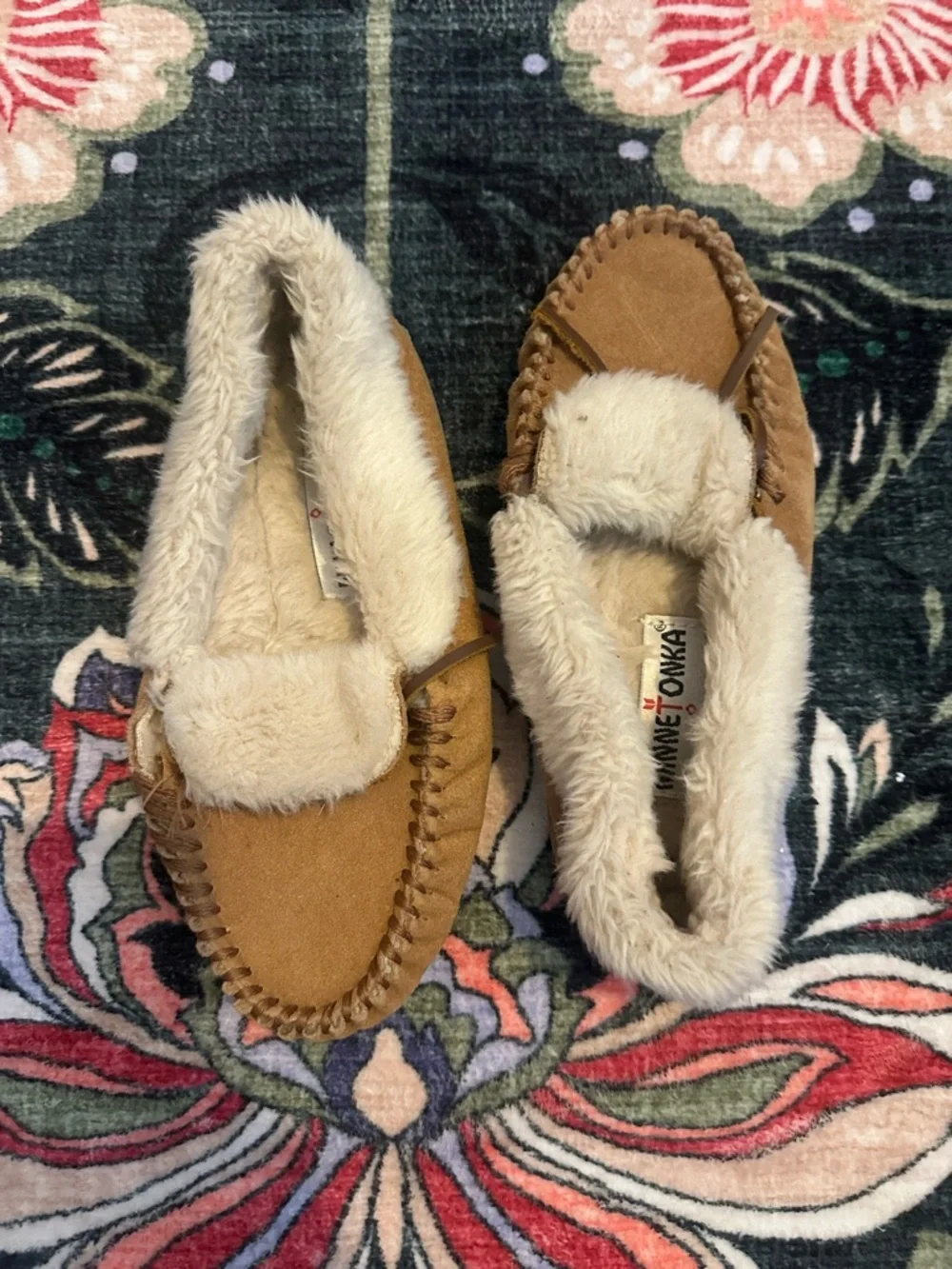 3/$25 Minnetonka Kids Tan Moccasin Slippers with Cream Faux-Fur Lining